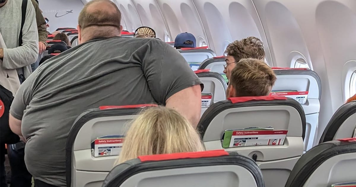 Photo of passenger on flight goes viral, has everyone saying the same thing